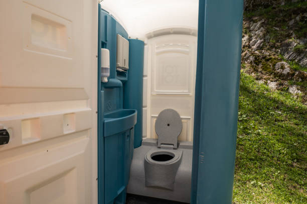 Porta potty delivery and setup in Orwell, OH